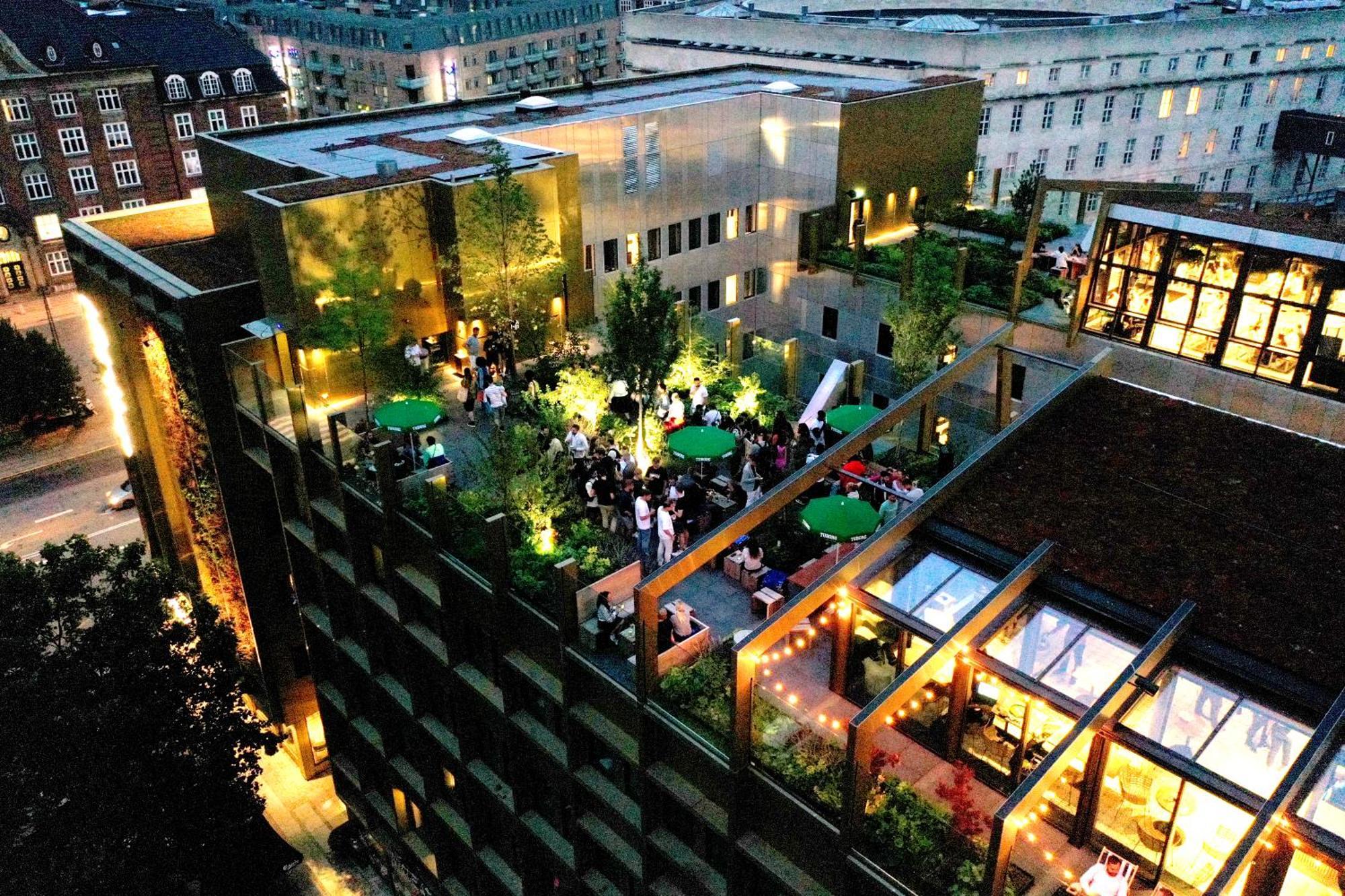 Next House Copenhagen旅舍 外观 照片 Rooftop garden at the hotel